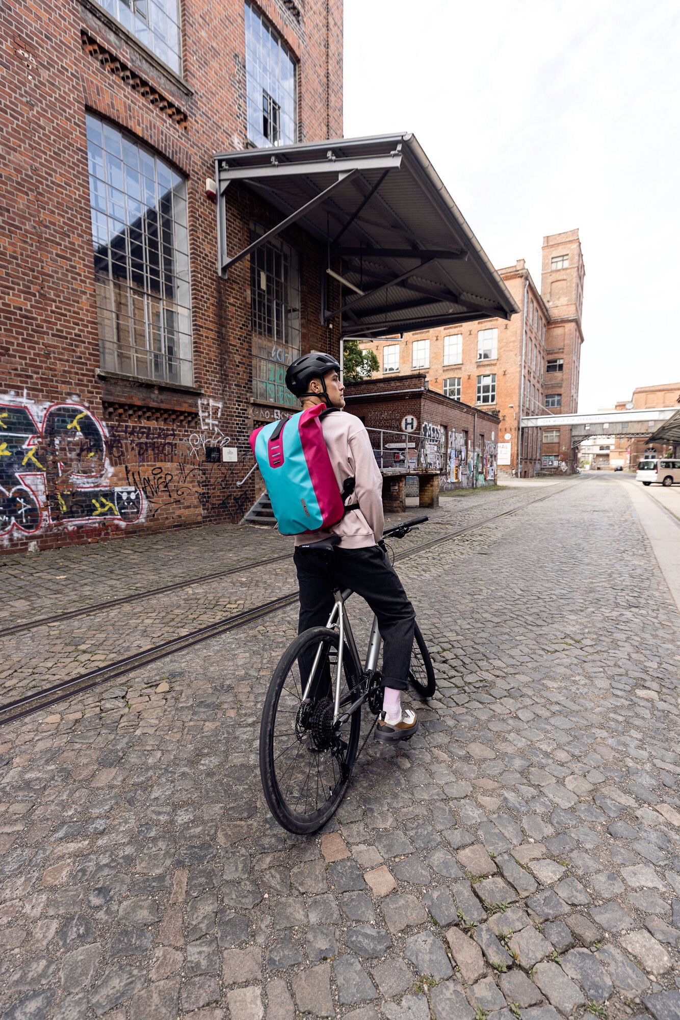 Ortlieb Velocity Lite Cyber 23L Sininen / Pinkki 07