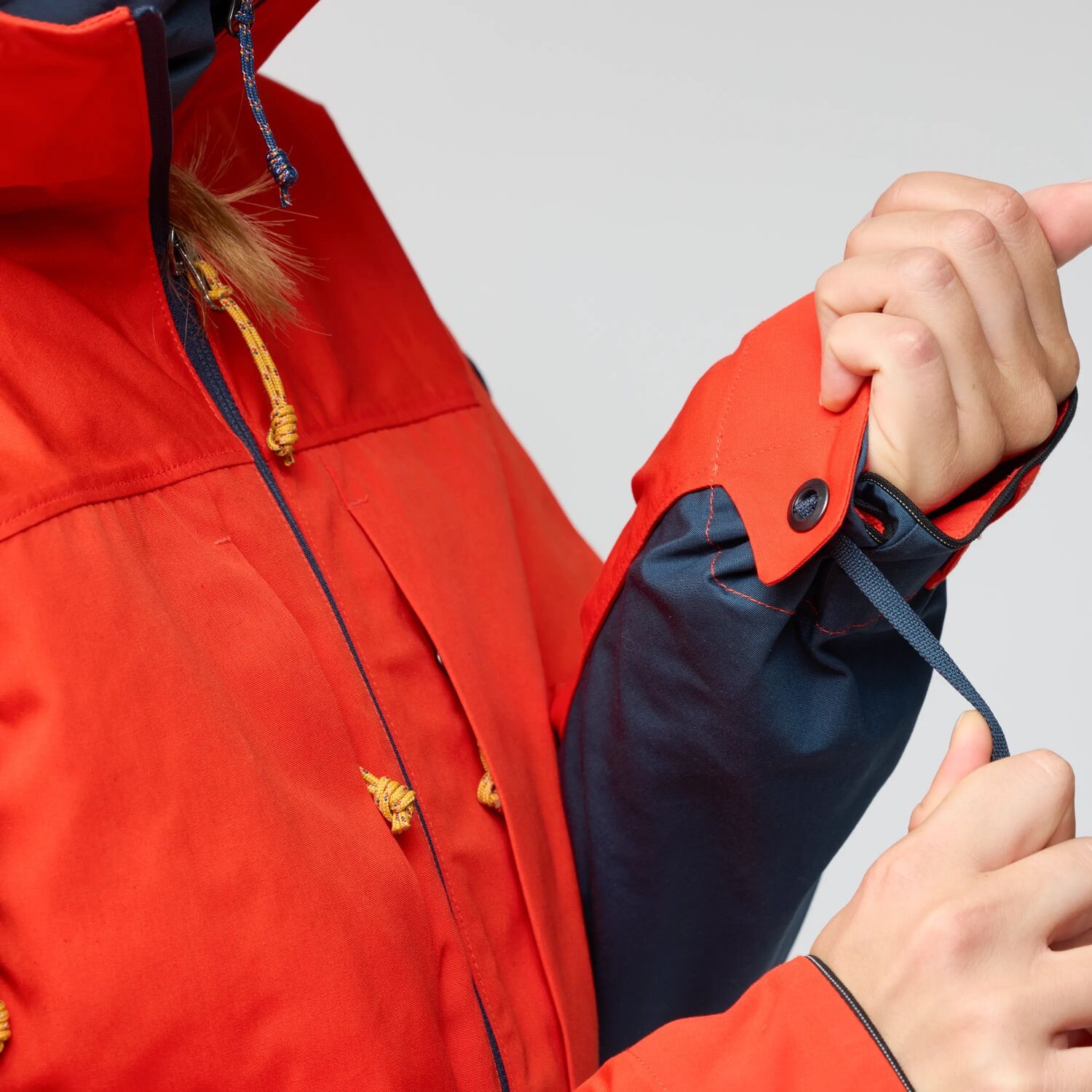 Fjällräven Women's Bergtagen G-1000 Jacket Flame 09