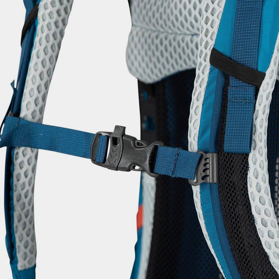 Osprey Atmos AG LT 65, Hanwag Men's Nazcat II GTX Musta 21