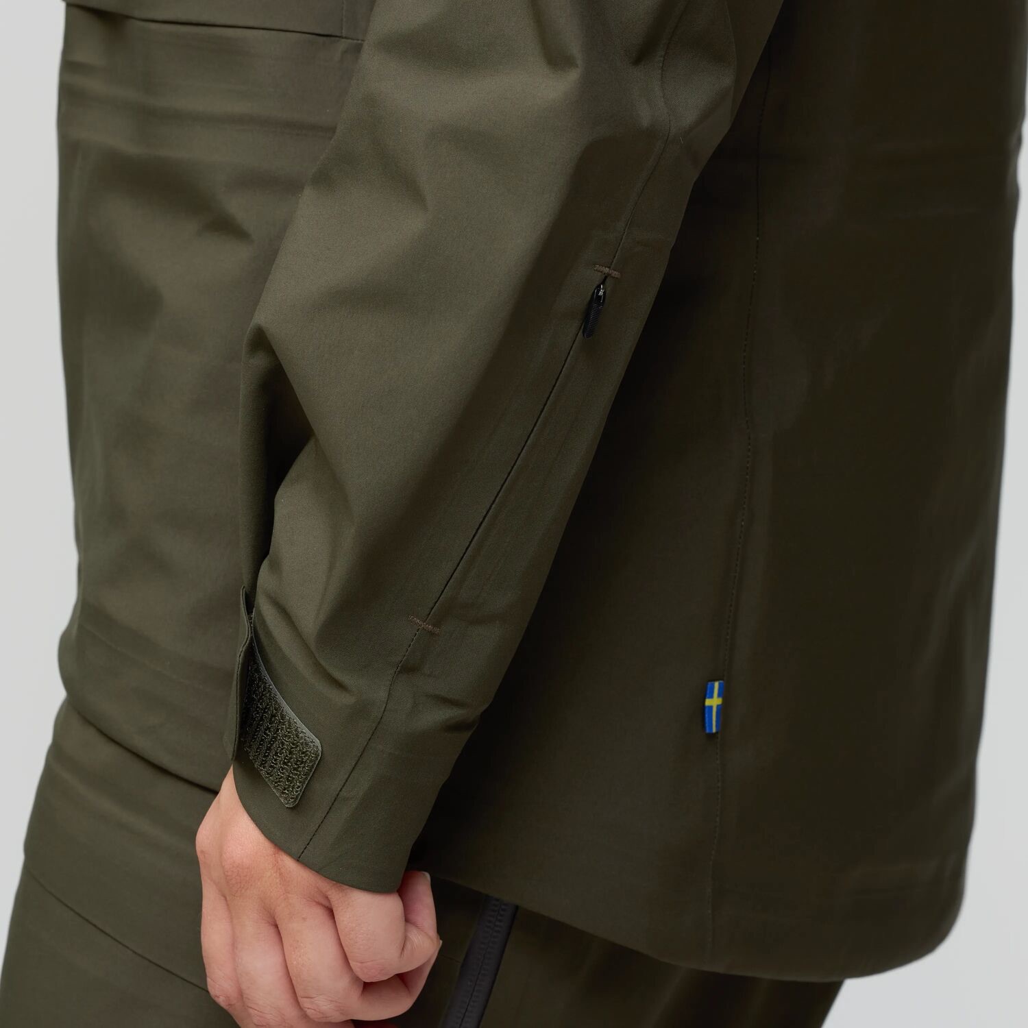 Fjällräven Women's Bergtagen GTX Tour Jacket Black 14