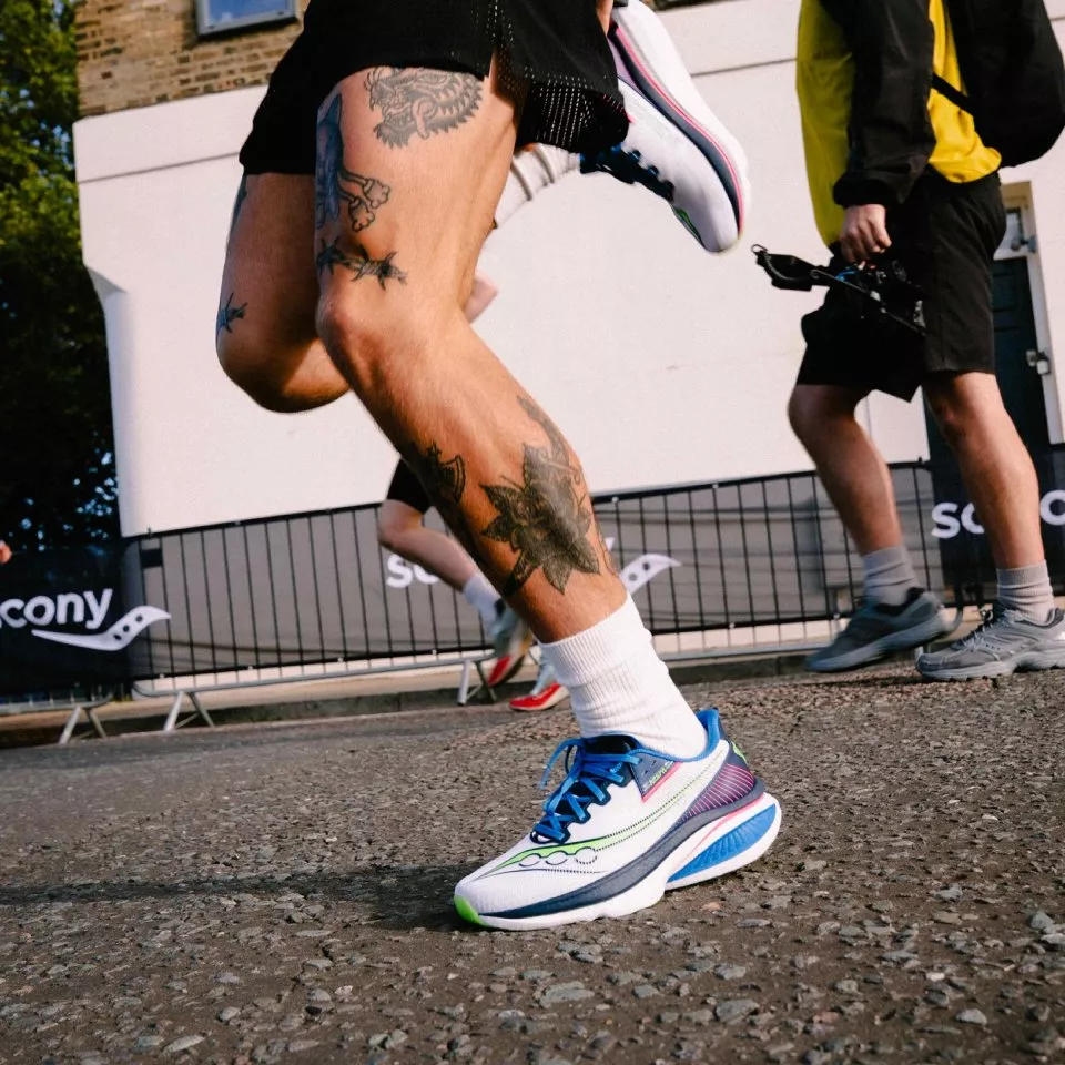 Saucony Men's Endorphin Azura Valkoinen/Navy 06