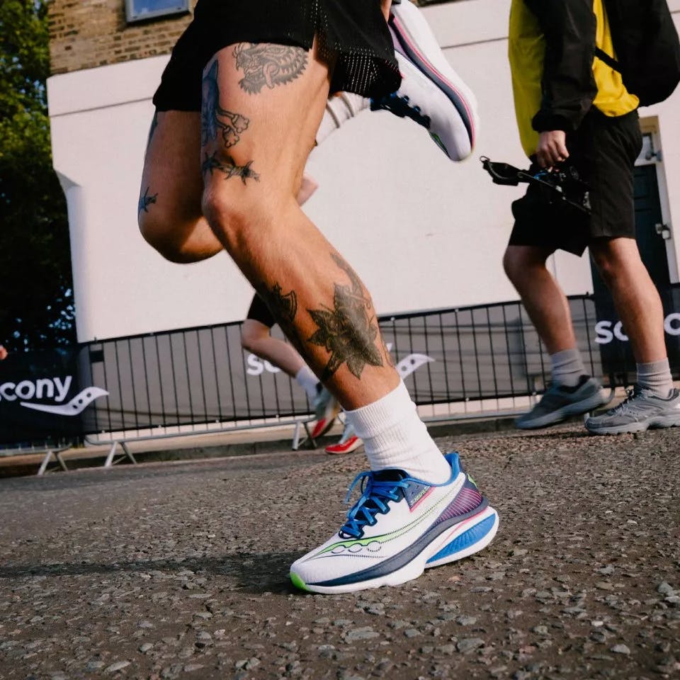 Saucony Men's Endorphin Azura Valkoinen/Navy 06