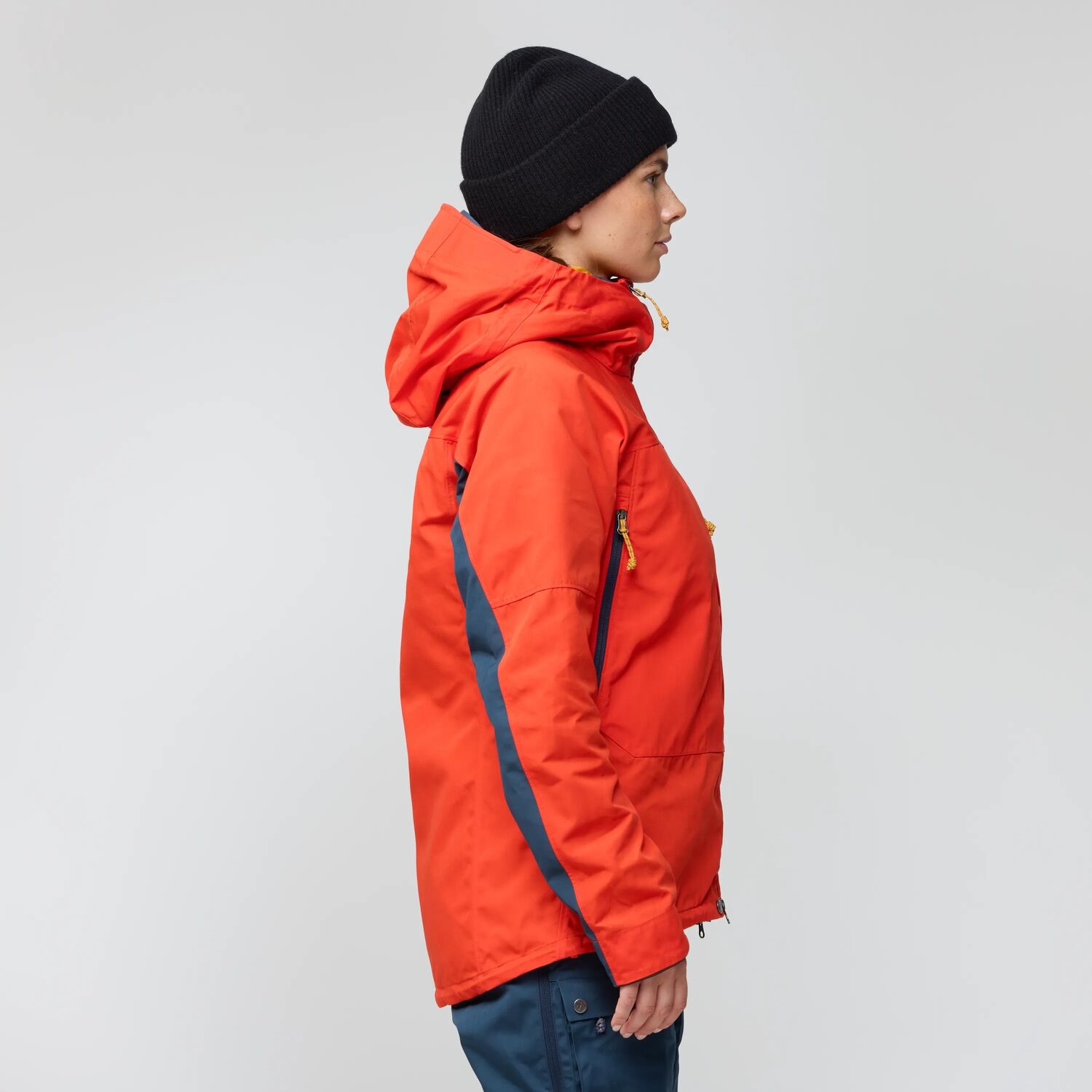 Fjällräven Women's Bergtagen G-1000 Jacket Flame 04