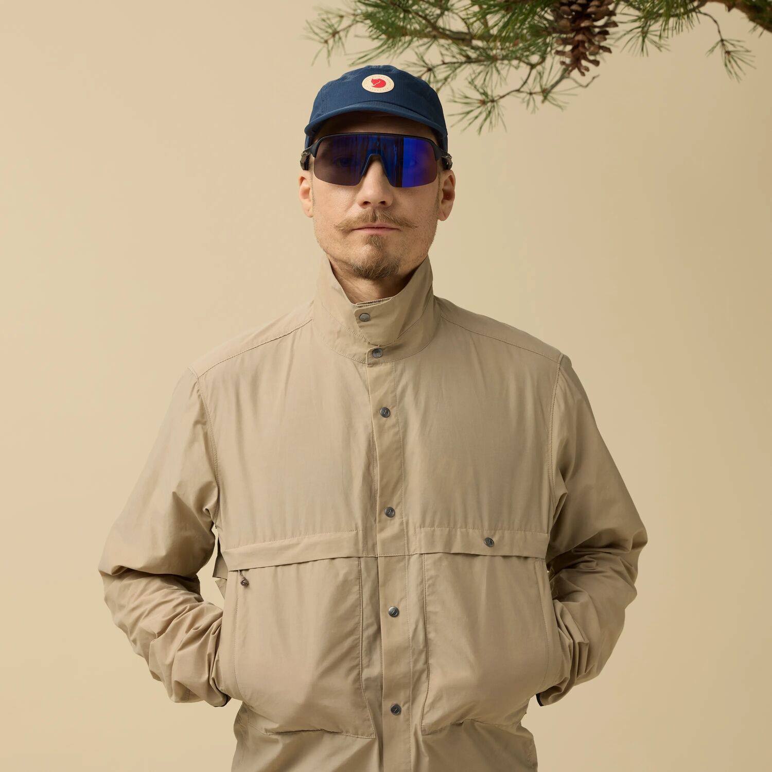 Fjällräven Men's Hoja Riders Wind Jacket Fossil 12