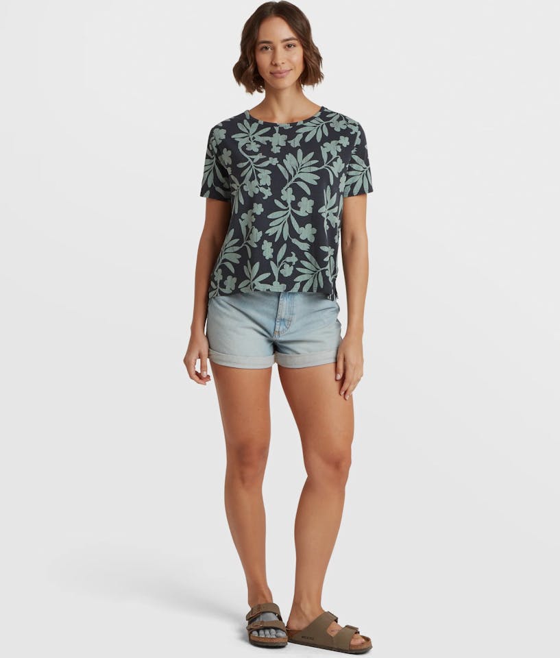 Sherpa Women's Neha Relax Tee Black Gurans 02