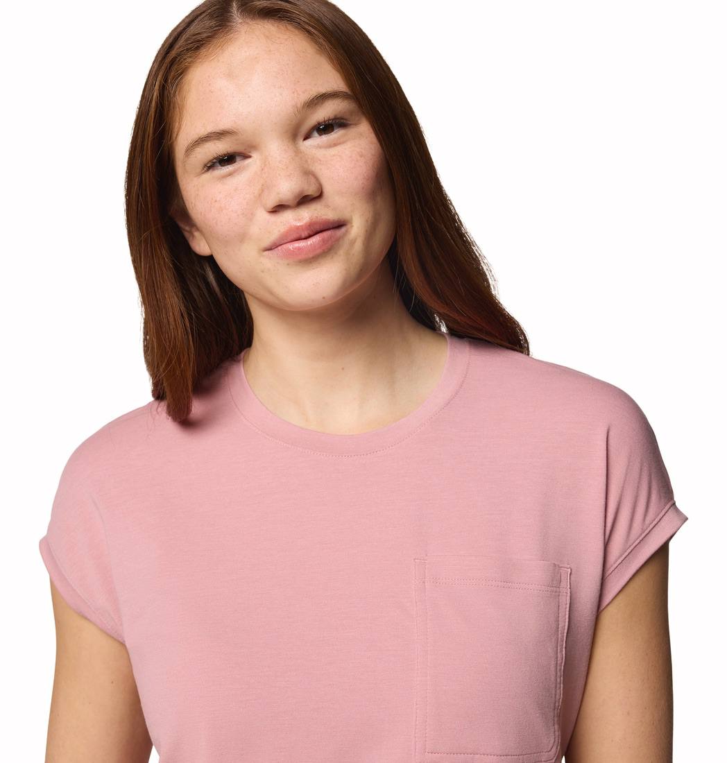 Columbia Women's Boundless Trek Tee SS Red Lily 02