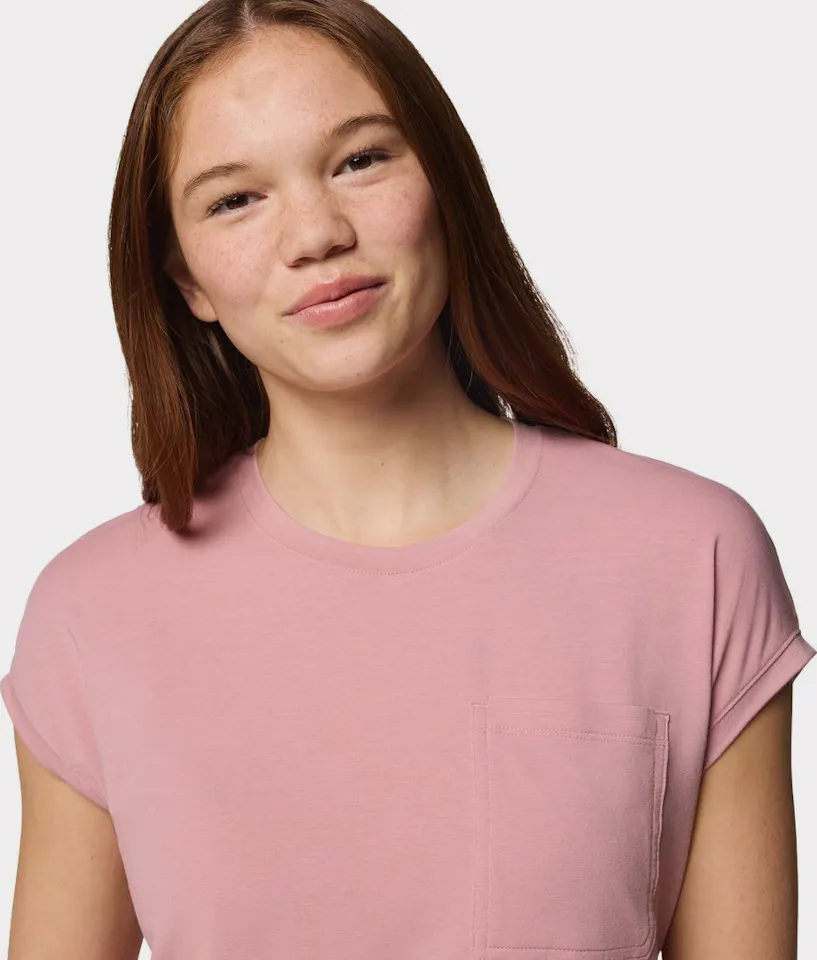Columbia Women's Boundless Trek Tee SS Red Lily 02