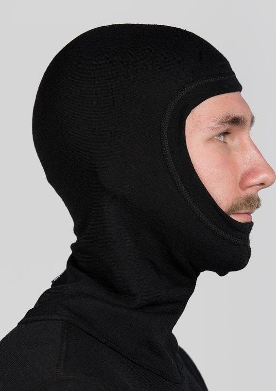 Svala Merino Hood Musta 03