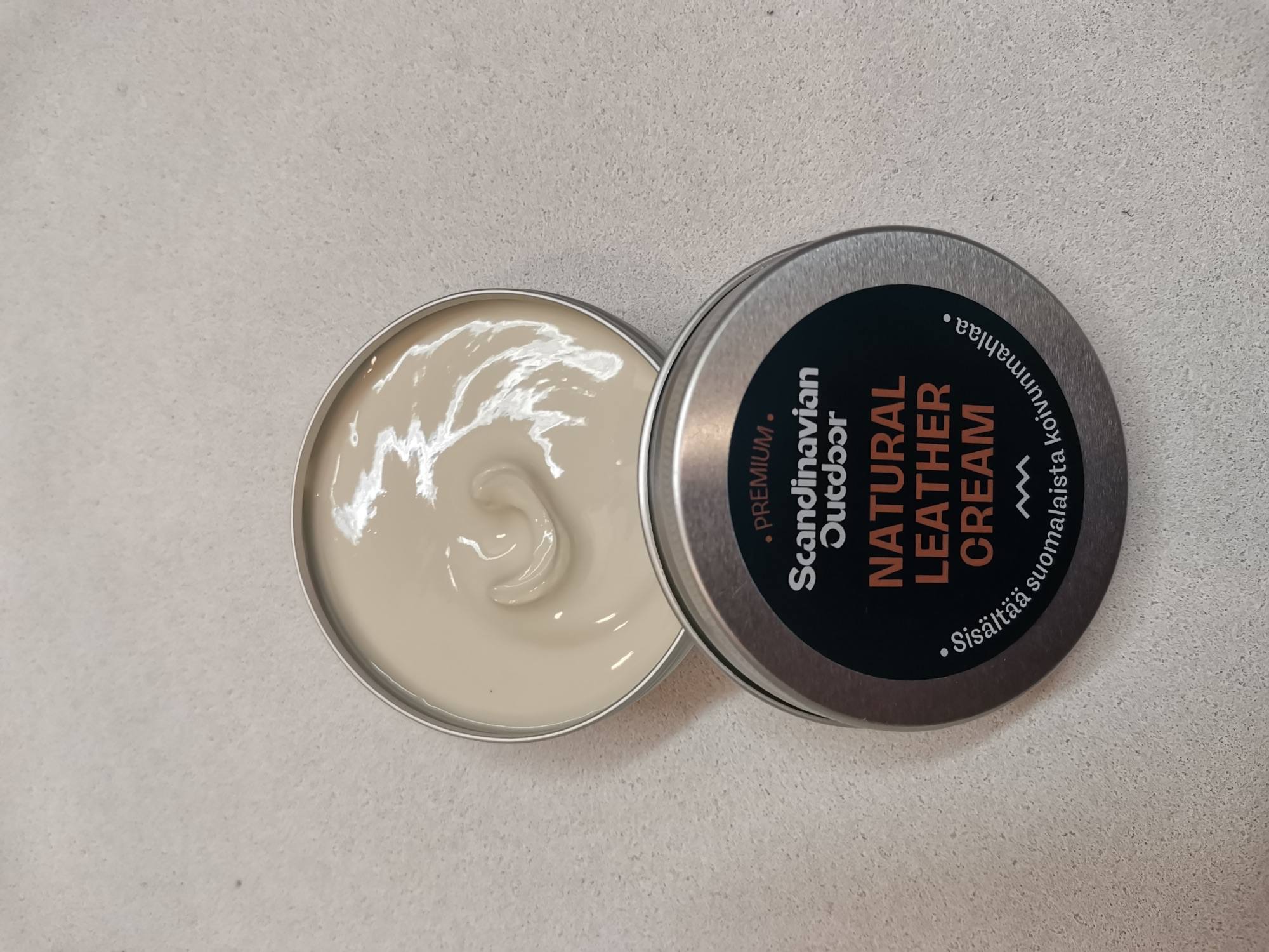 Vuota X Scandinavian Outdoor Premium Natural Leather Cream  05