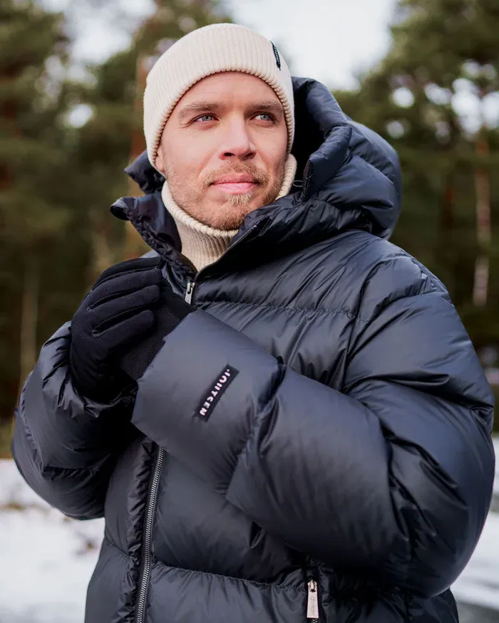 Joutsen Knut Black 02