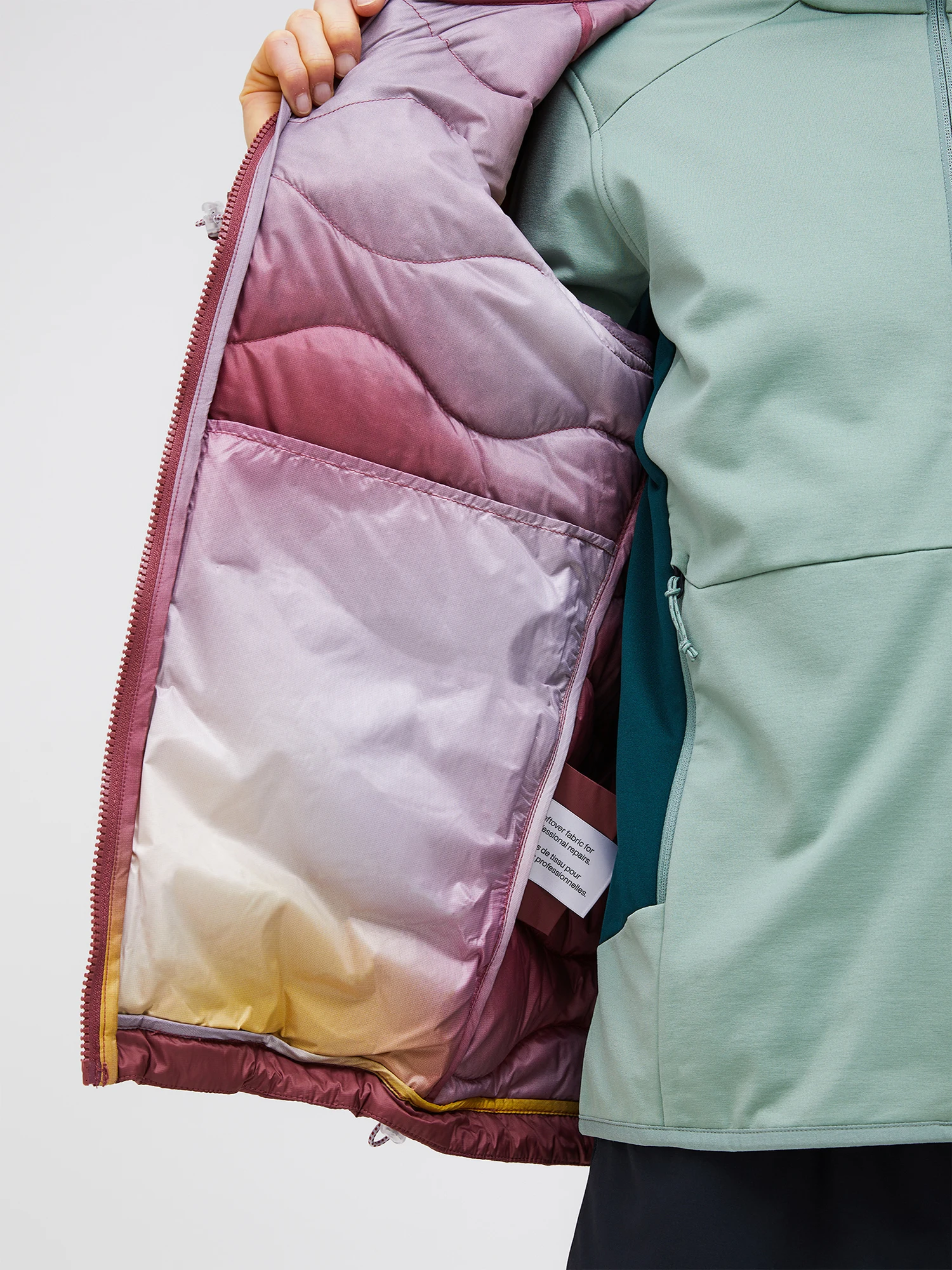 Peak Performance Women's Helium AOP Utility Down Hood Red 04