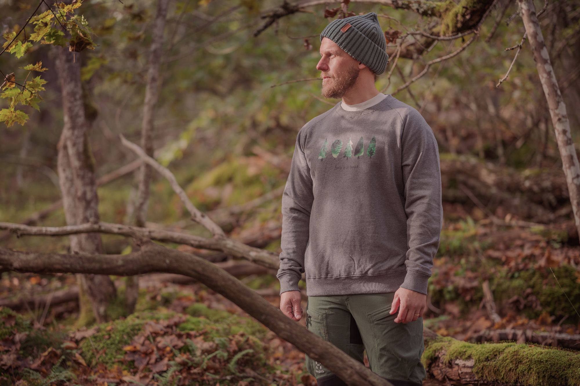 Metsä/Skogen Born To Be Hugged College Dark grey 02