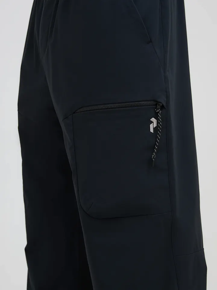 Peak Performance Men's Outdoor Cargo Pant Musta 04