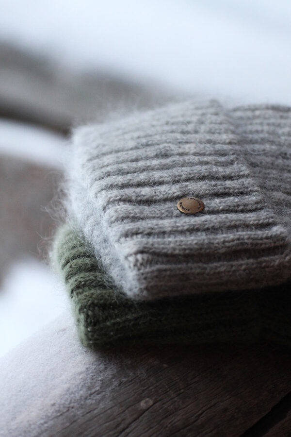 Superyellow Aurora Vaaleanharmaa 02