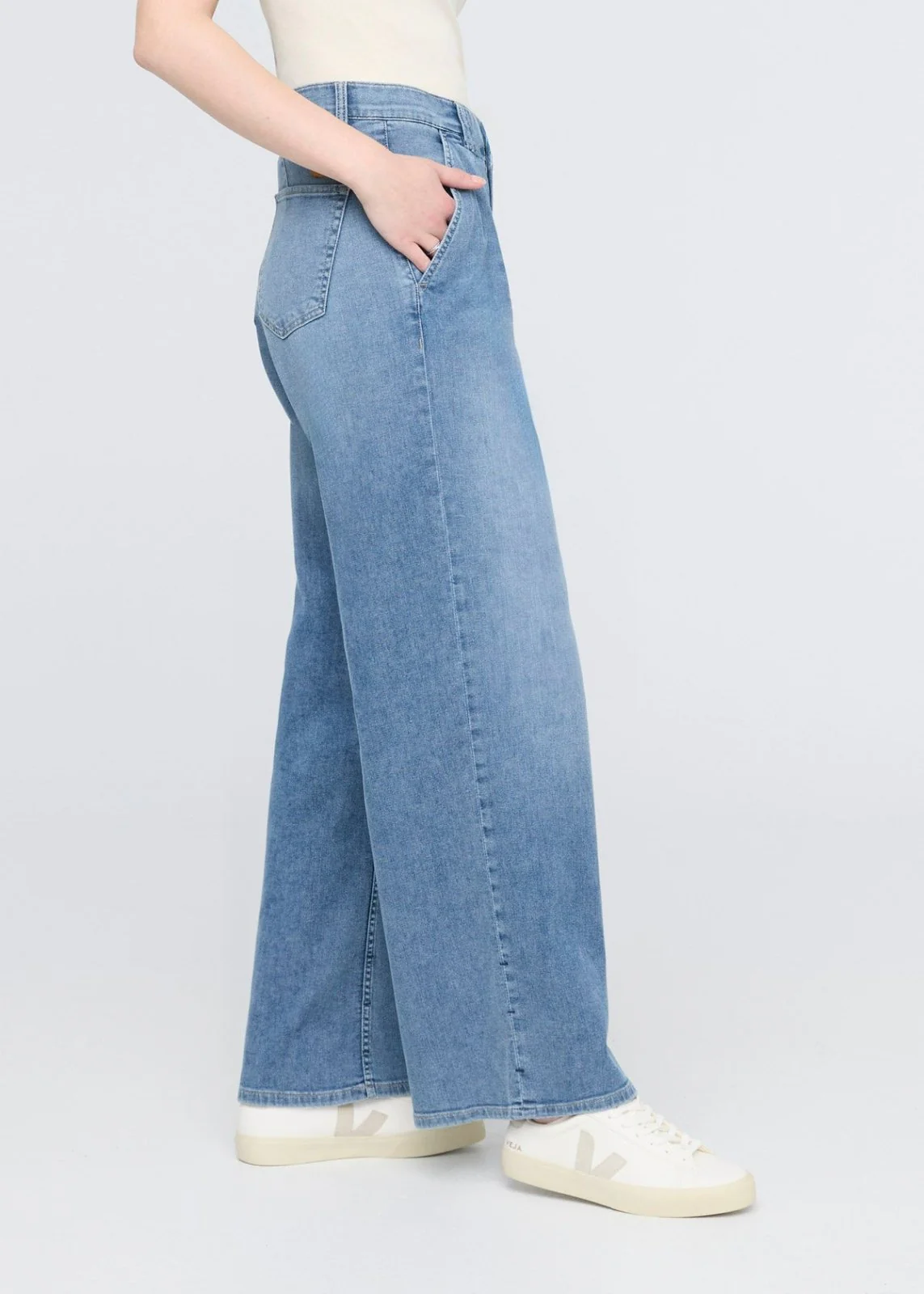 Duer Women's Performance Denim Lite Pleated Pant Slate Indigo 02