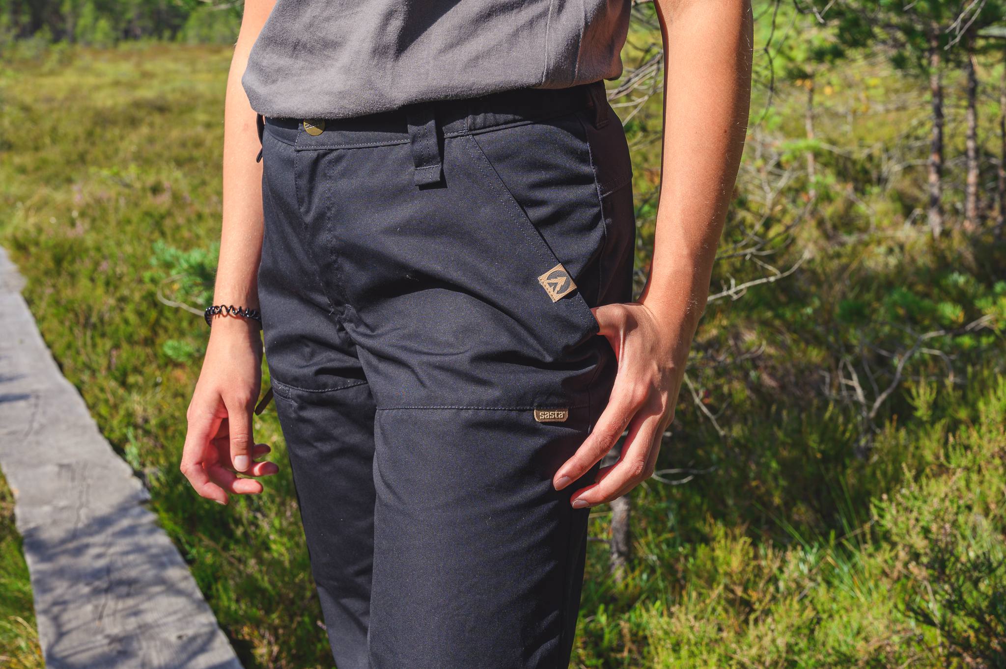 Sasta Women's Aava Pants Musta 04