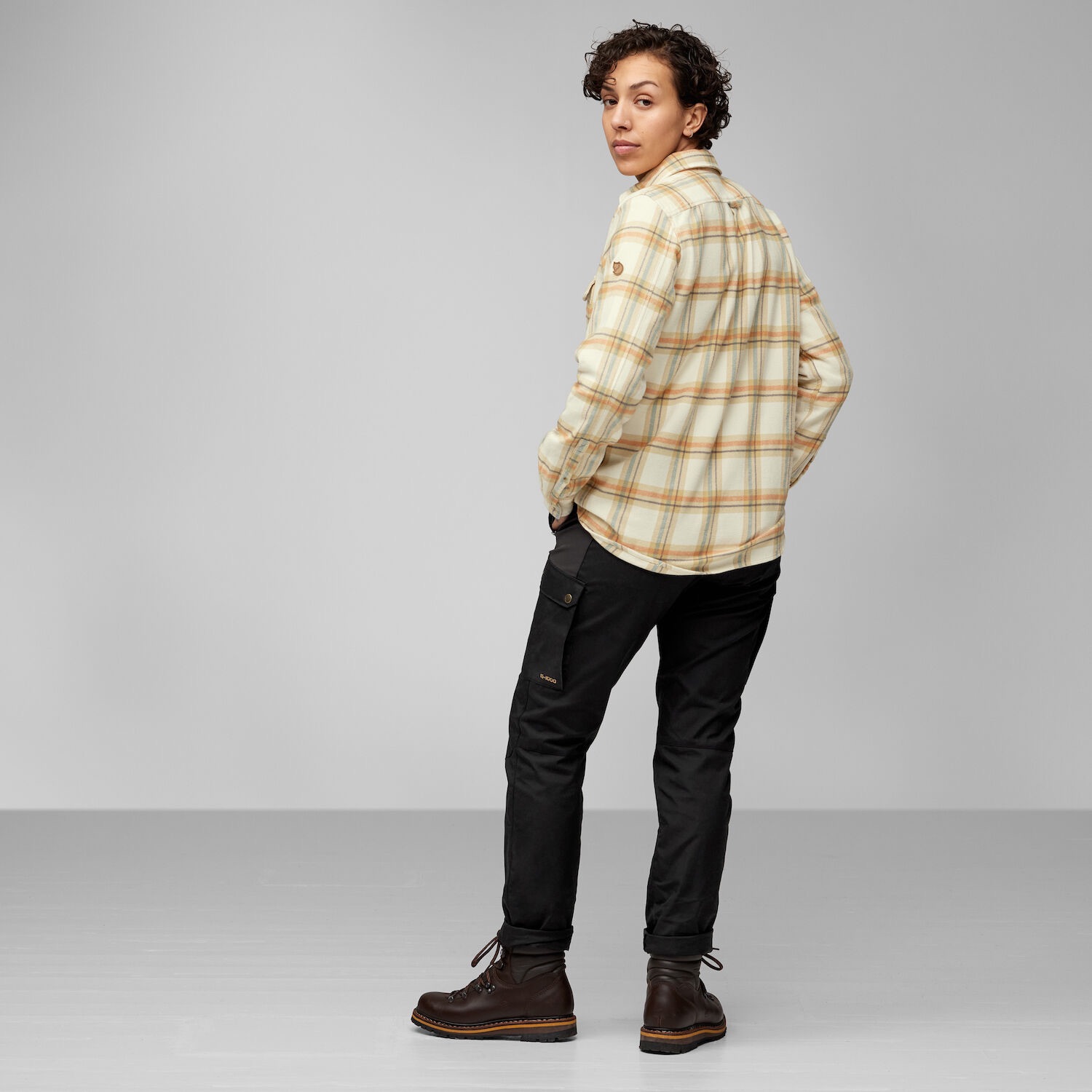 Fjällräven Women's Övik Heavy Flannel Shirt Fog 05
