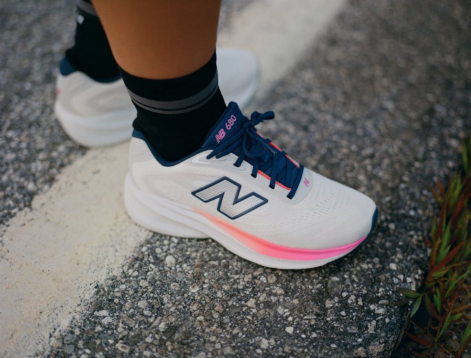 New Balance Women's Fresh Foam 680 V9 Black 07