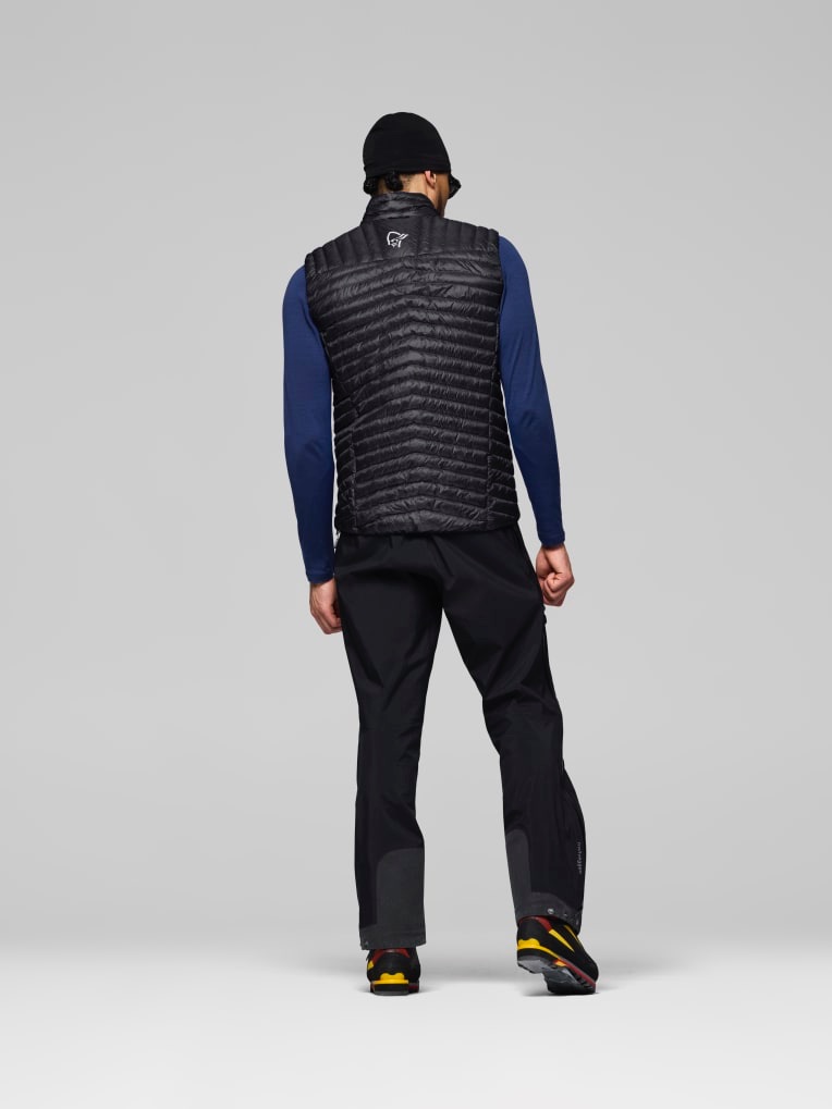 Norrøna Men's Trollveggen Superlight Down800 Vest Caviar Black 02