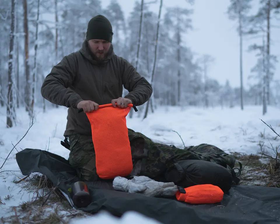 Savotta Rolltop Stuffsack, mesh, 20L Black 05