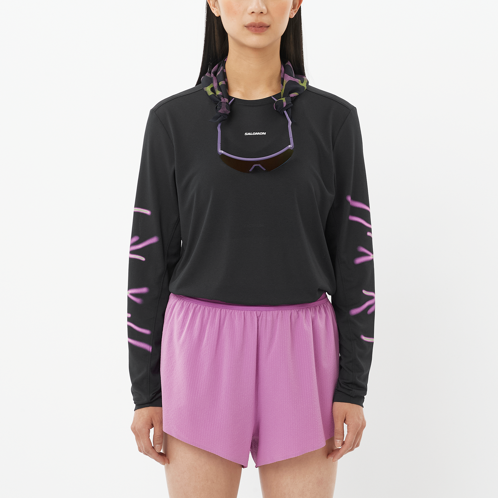 Salomon Women's Shakeout Core Long Sleeve Graph Musta 02