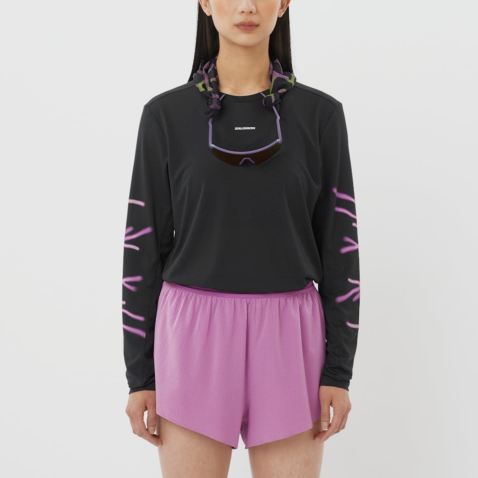 Salomon Women's Shakeout Core Long Sleeve Graph Musta 02