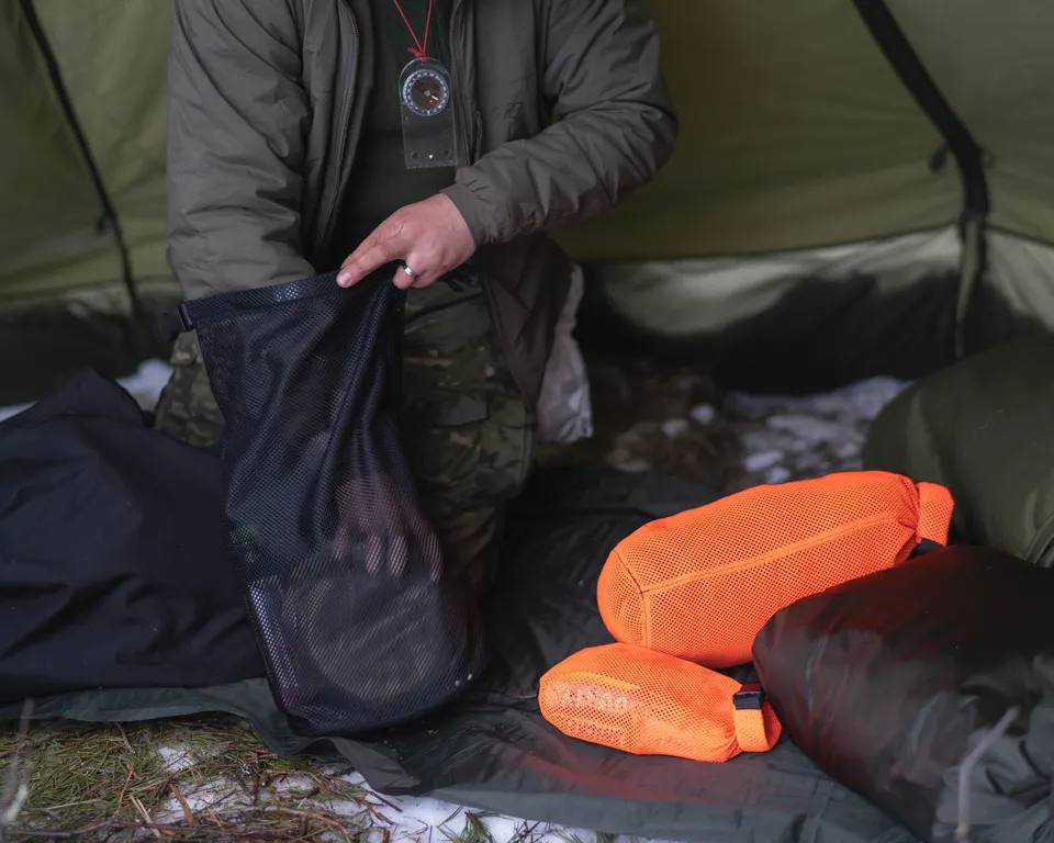 Savotta Rolltop Stuffsack, mesh, 20L Black 08