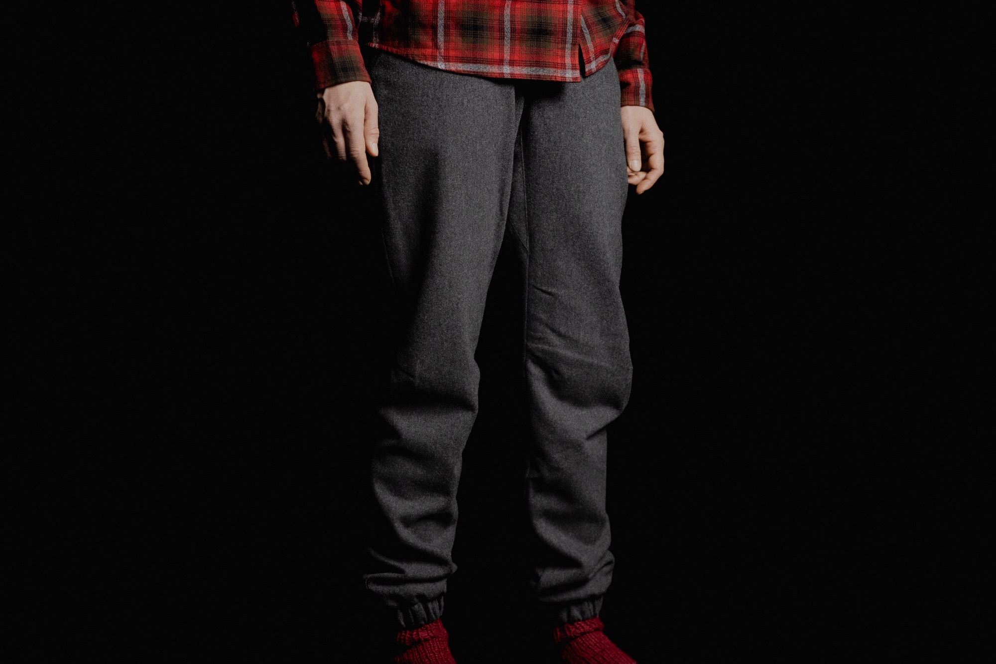 Sasta Women's Tuohi Joggers Charcoal 03