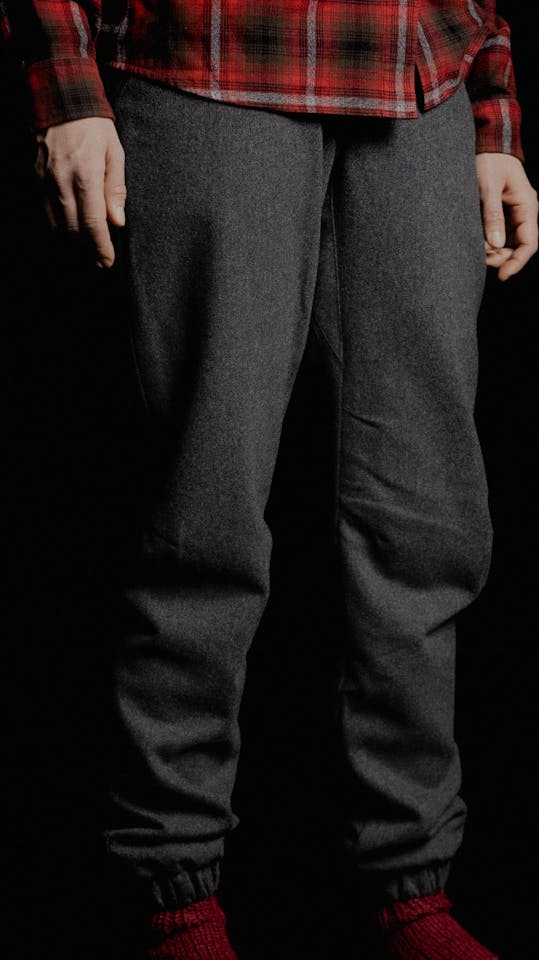 Sasta Women's Tuohi Joggers Charcoal 03