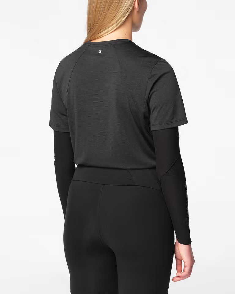 Salomon Women's Shakeout Core Tee Musta 03