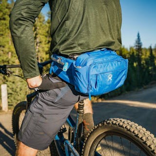 5 L Down Shift Hydration Hip Pack