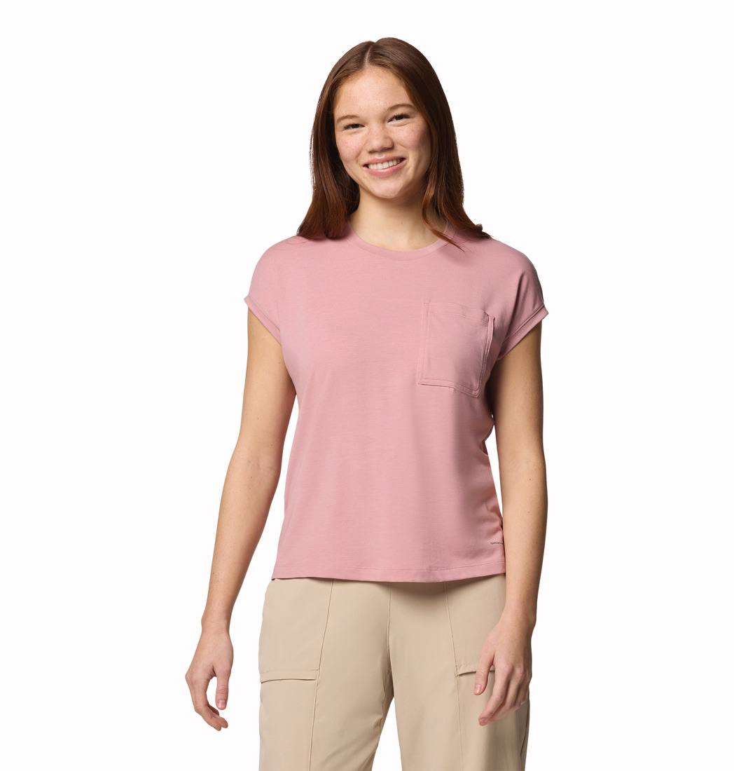 Columbia Women's Boundless Trek Tee SS Red Lily 05
