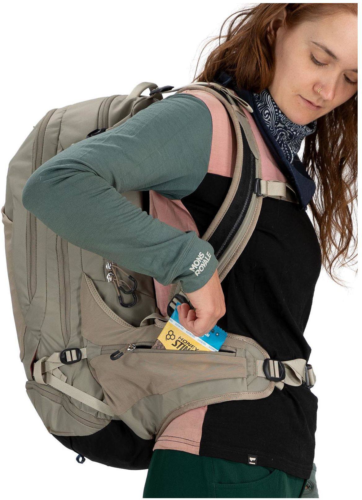 Osprey Escapist 25 Black 06