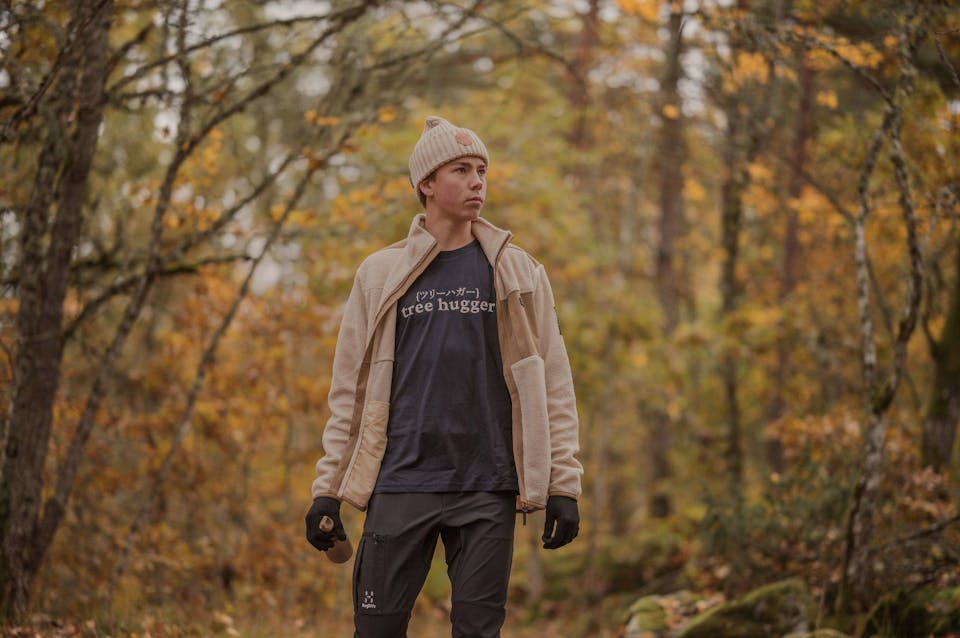 Metsä/Skogen Tree Hugger Tee Navy 02