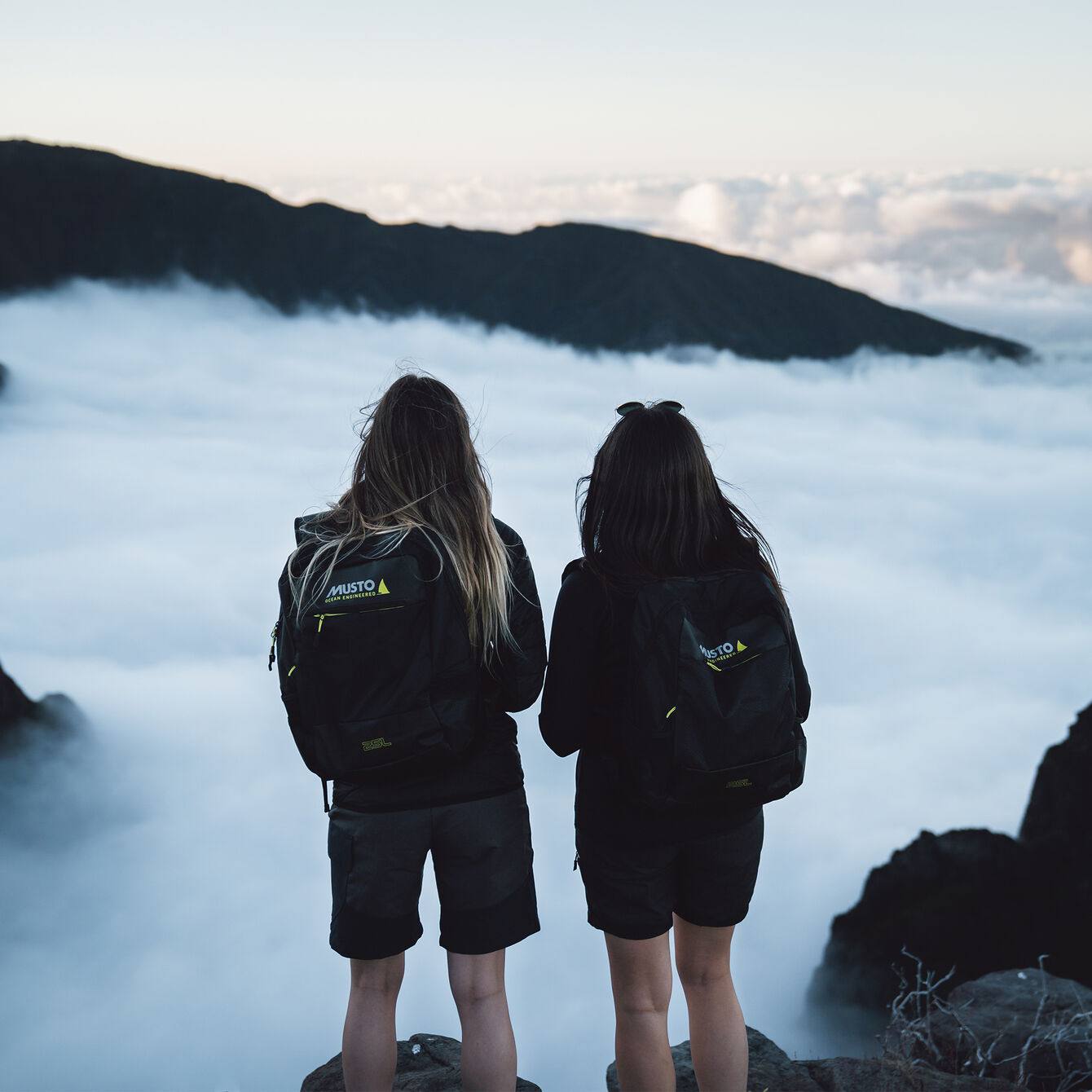 Musto Women's Evolution Performance 2.0 Short Navy 02