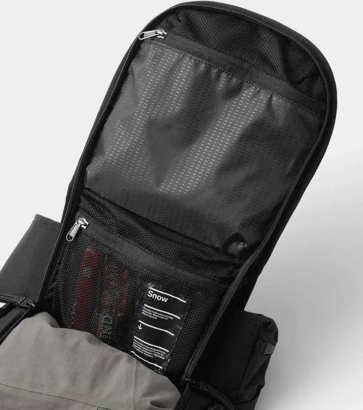 DB Snow Pro 25L Backpack Black 07