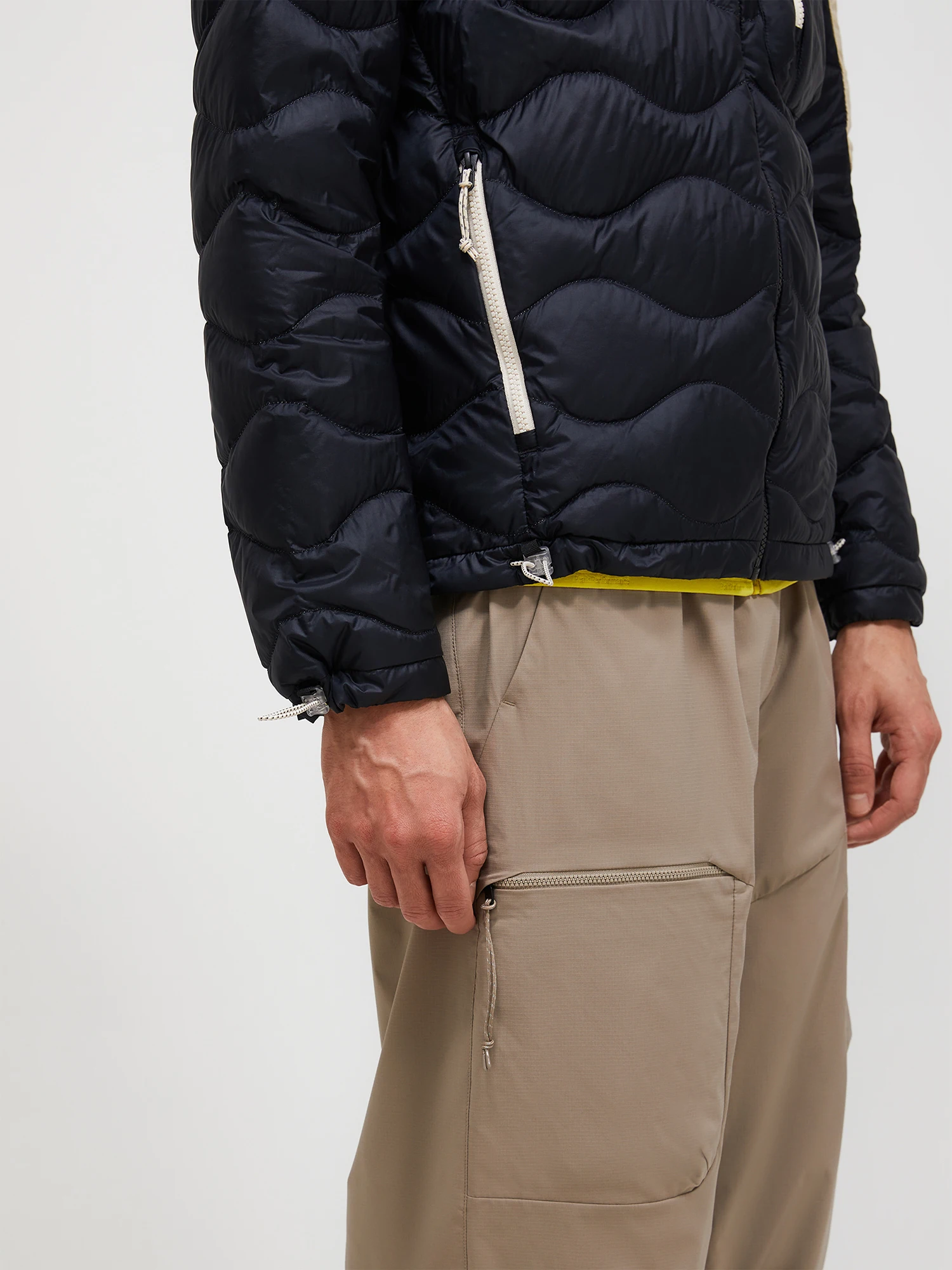 Peak Performance Men's Helium Utility Down Hood Black / sand fog 05