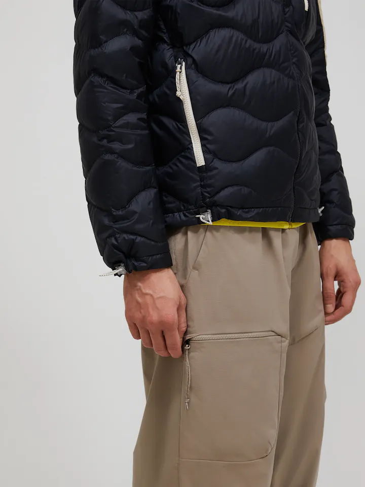Peak Performance Men's Helium Utility Down Hood Black / sand fog 05
