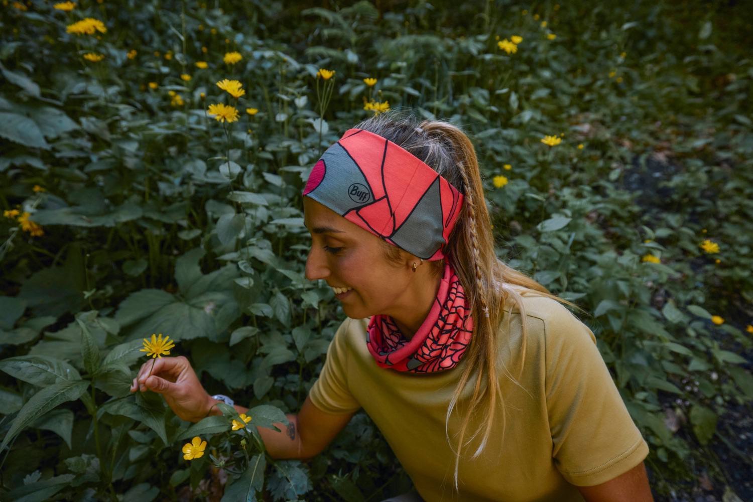 Buff Coolnet UV Wide Headband Aramay Poppy  03