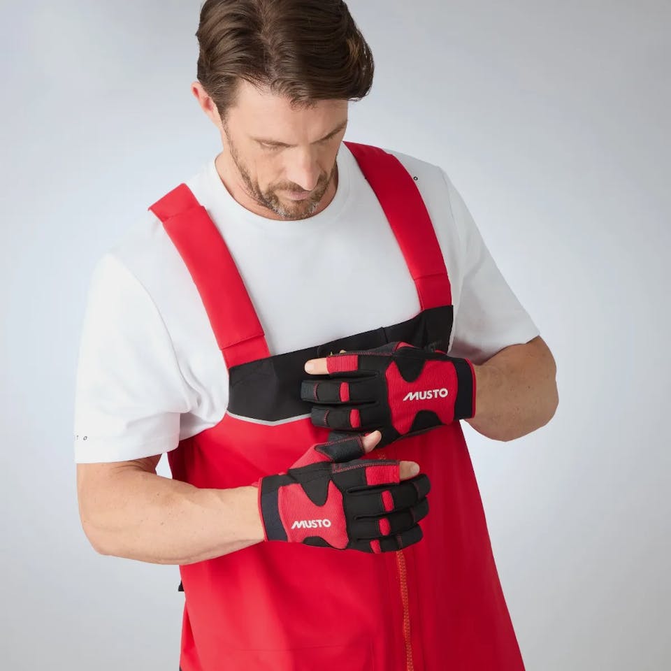 Musto Performance Long Finger Glove 2.0 Musta 01