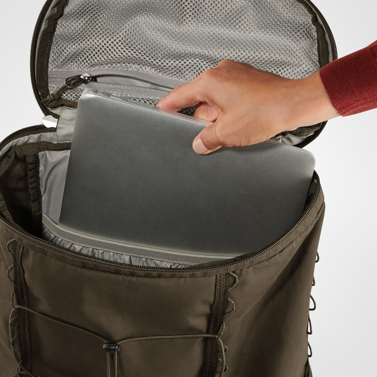 Fjällräven Singi 20 Dark olive 03