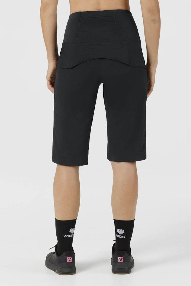 Supernatural W Unstoppable Shorts Black 03