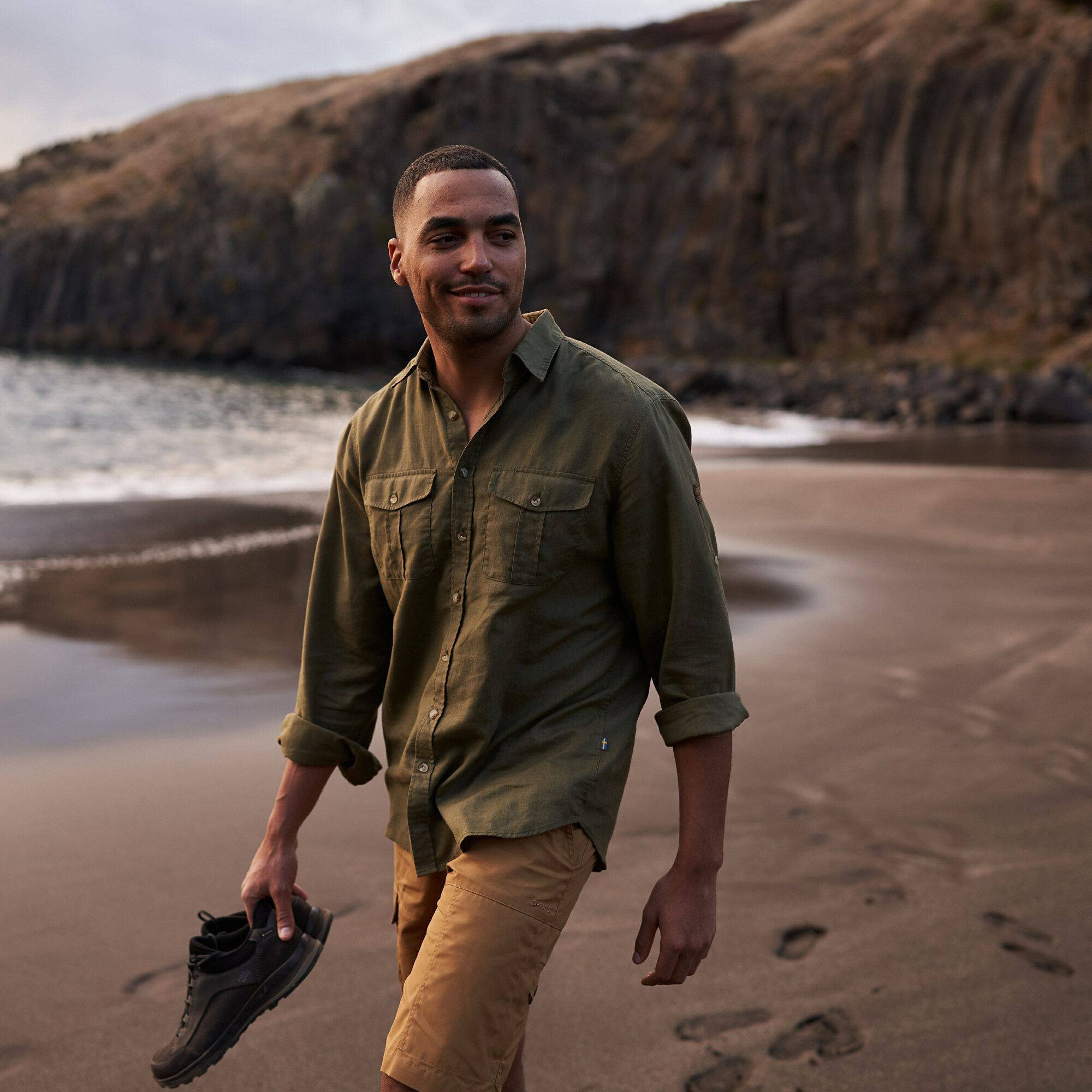 Fjällräven Men's Övik Travel LS Shirt Green 06