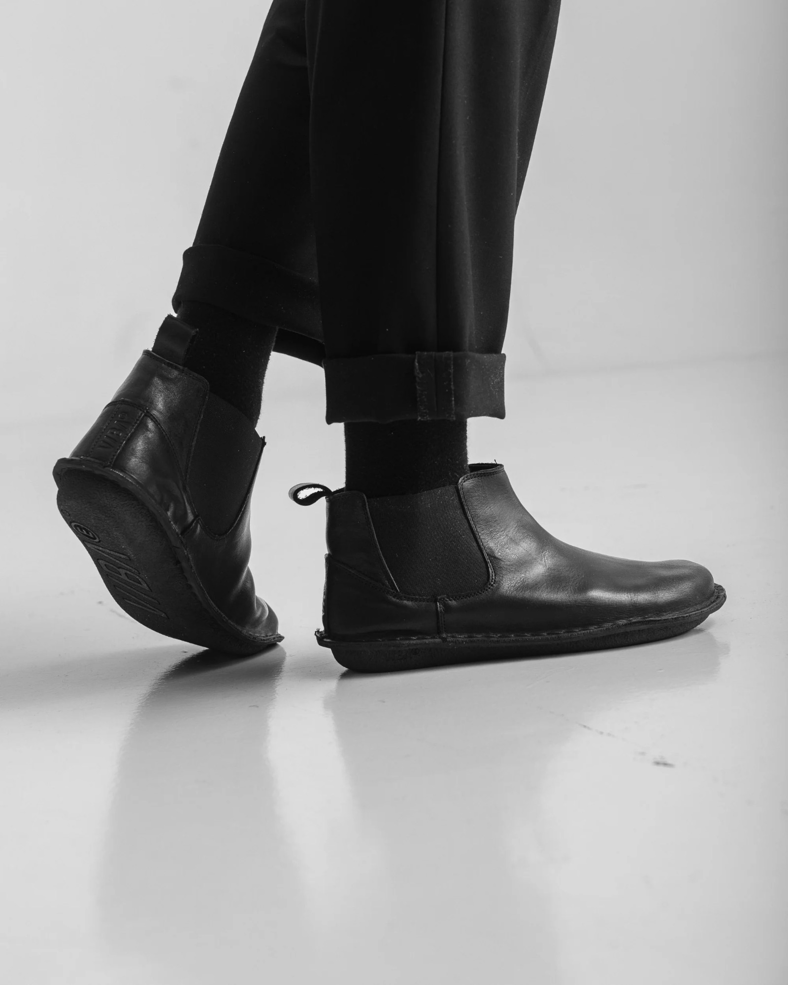 VIBAe Hanko Leather Black 04