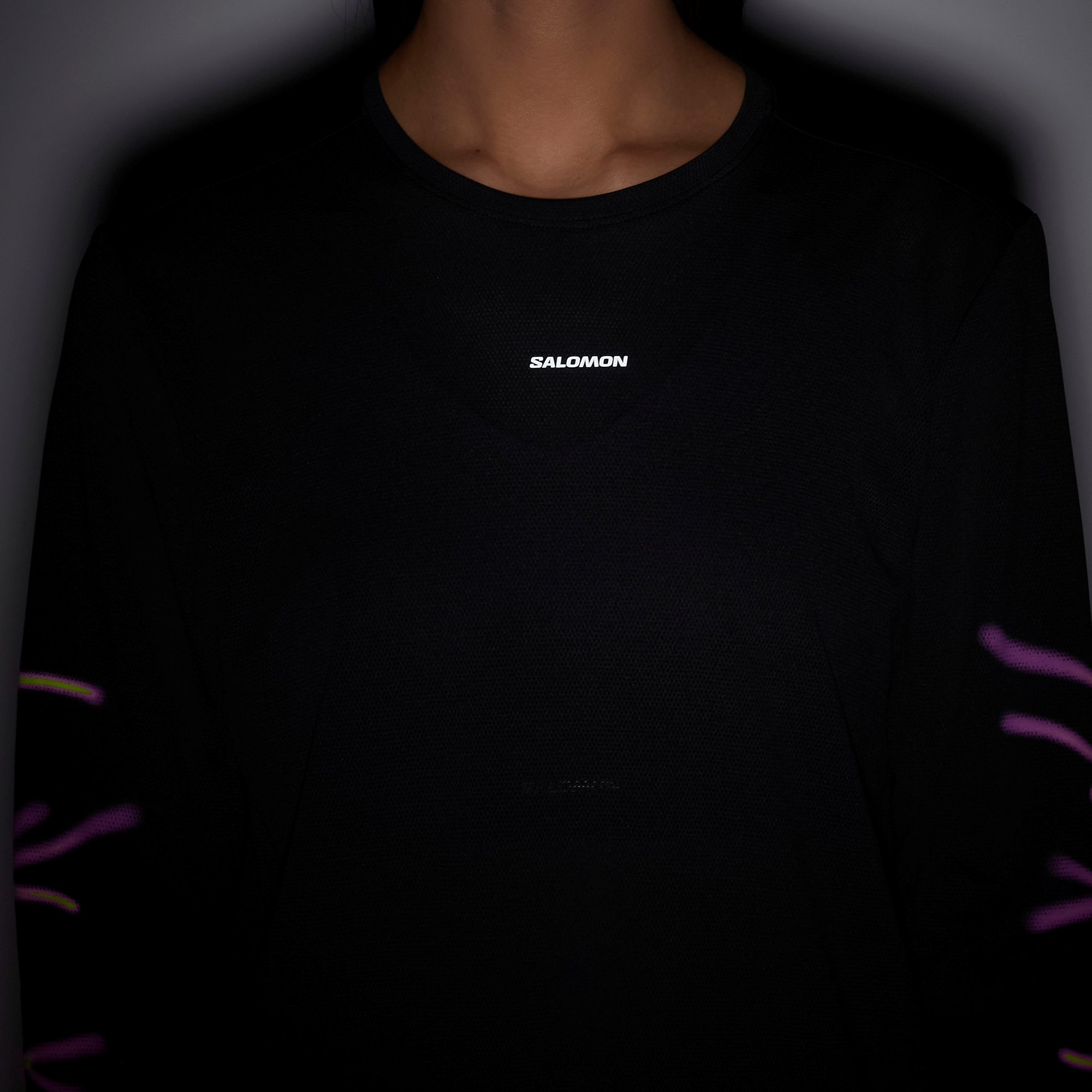 Salomon Women's Shakeout Core Long Sleeve Graph Musta 05