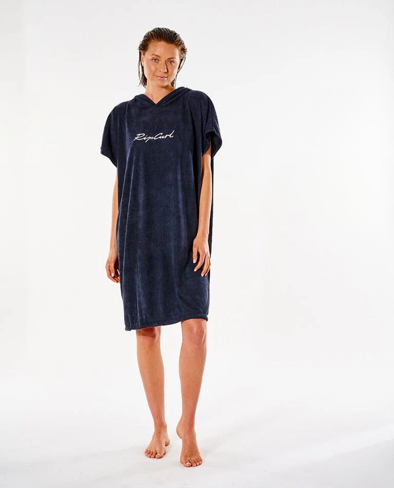 Rip Curl Script Hooded Towel Musta 02