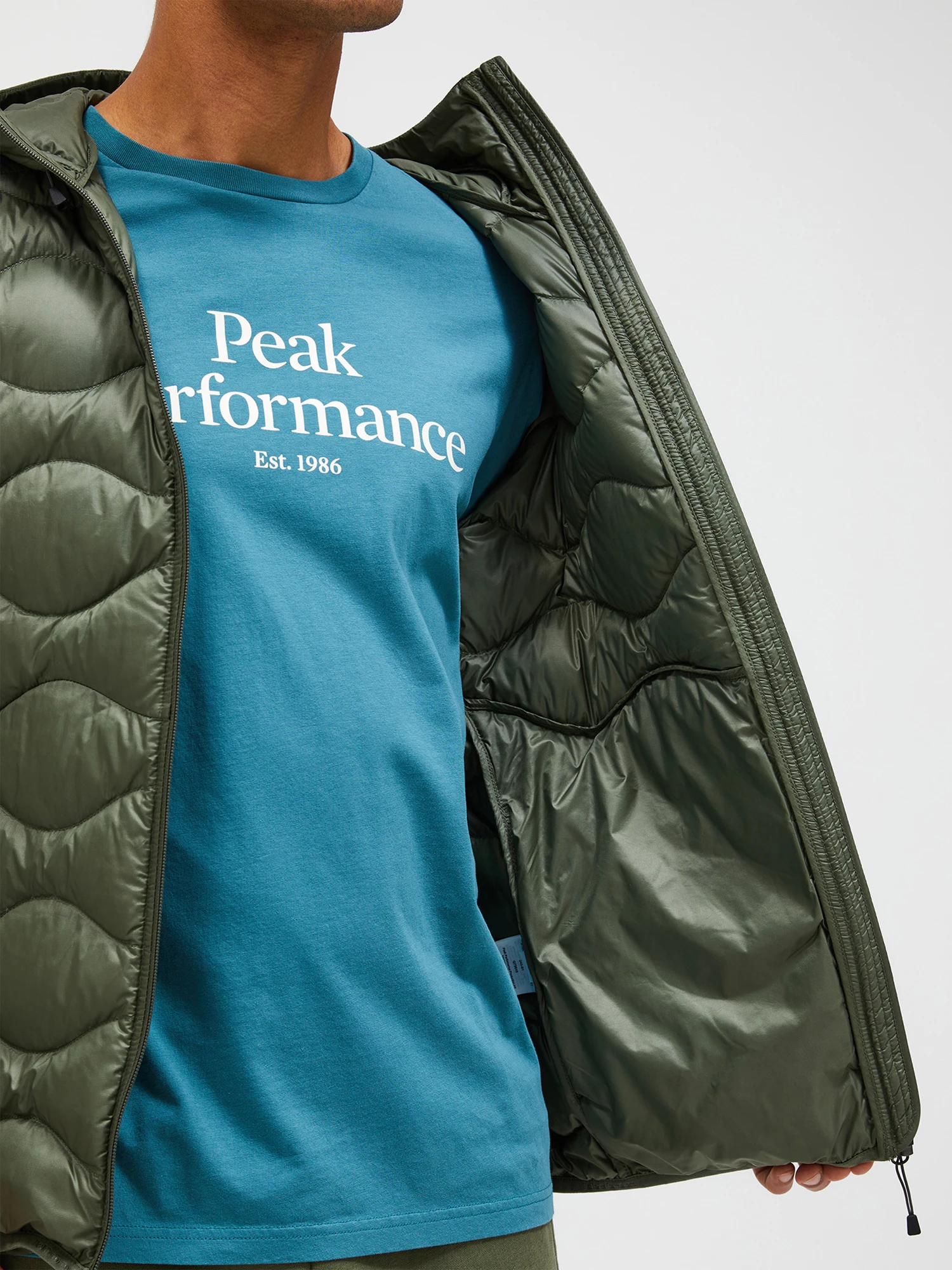 Peak Performance Men's Helium Down Hood Jacket Pine needle 02