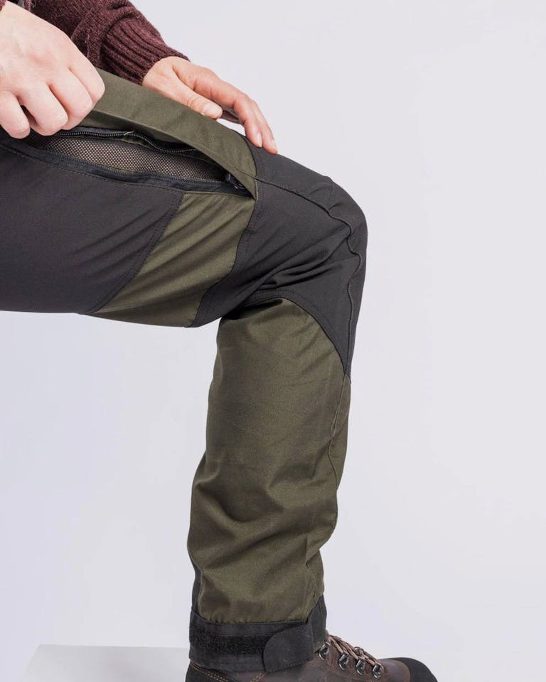 Pinewood Caribou TC Women's Pant Short Moss 03