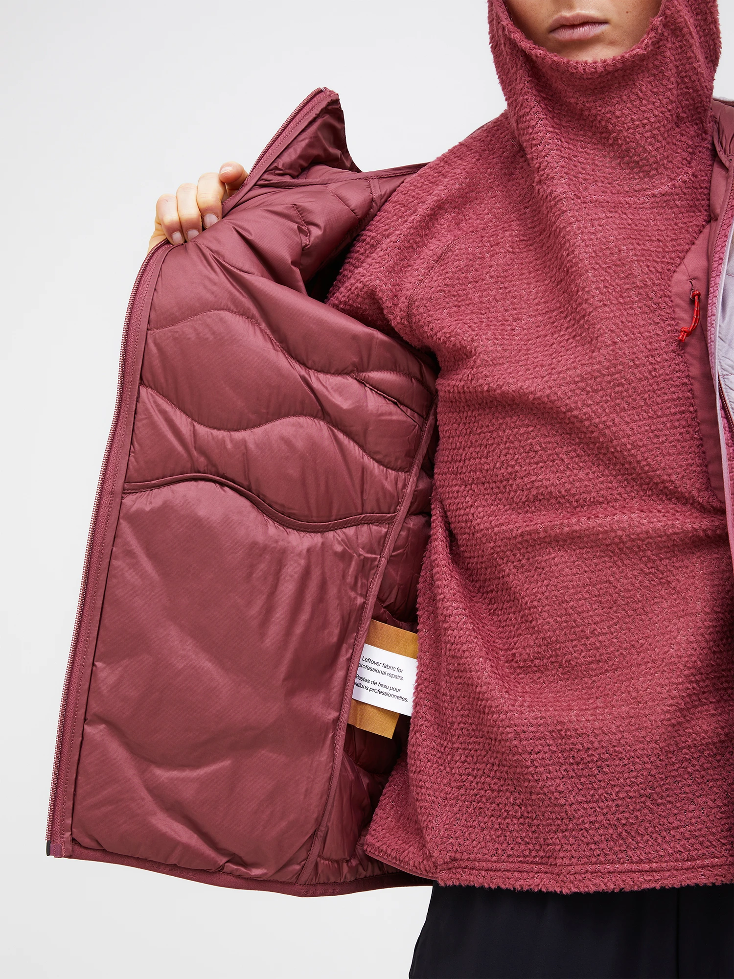 Peak Performance Women's AOP Helium Down Hood Monivärinen 02