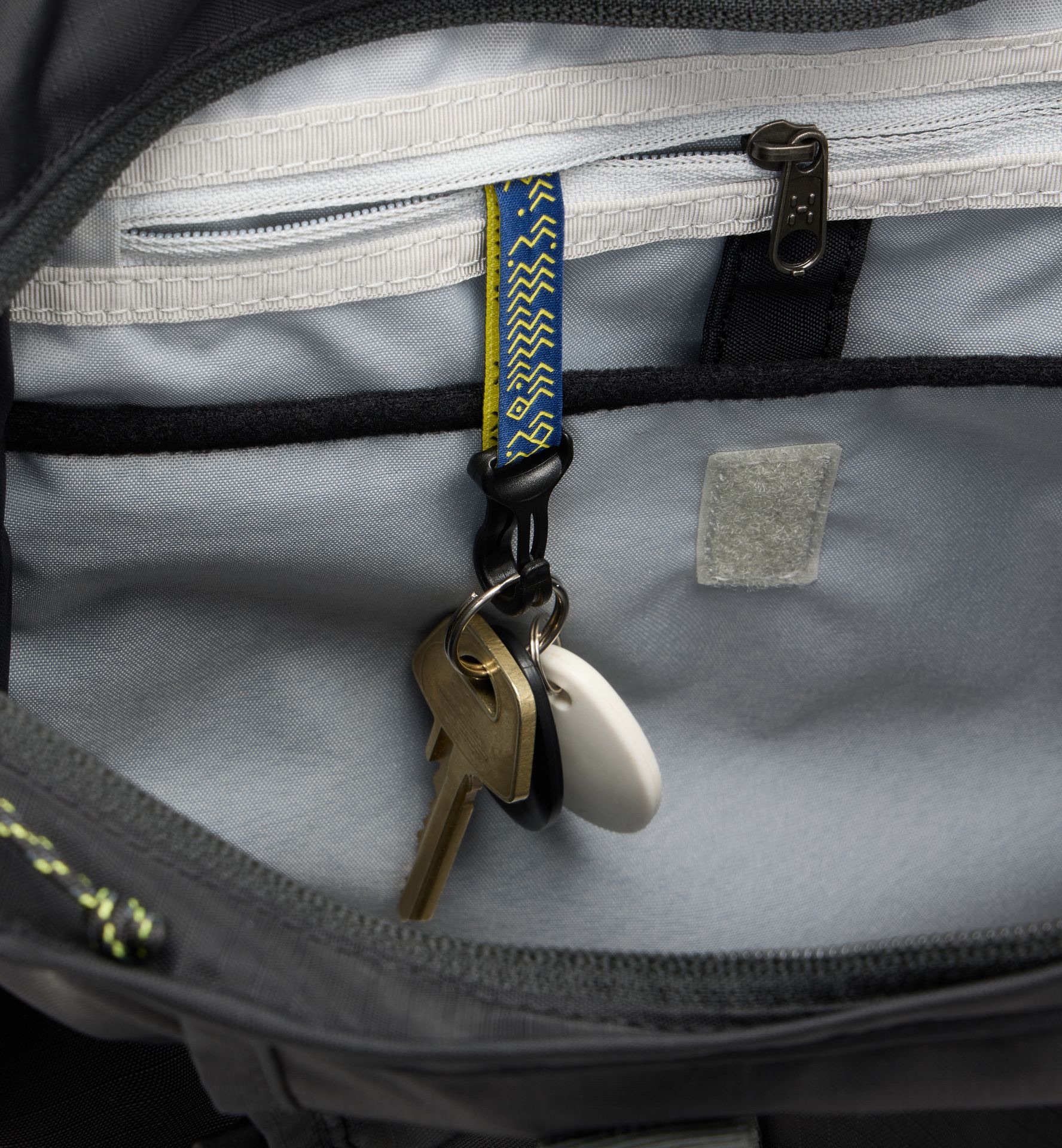 Haglöfs Tight Tote 25 Musta / Harmaa 04